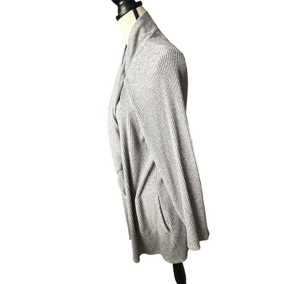 Chico’s Light Gray Thermal Cardigan 2 Way Hidden Snaps Pockets Size 1X - Picture 5 of 9
